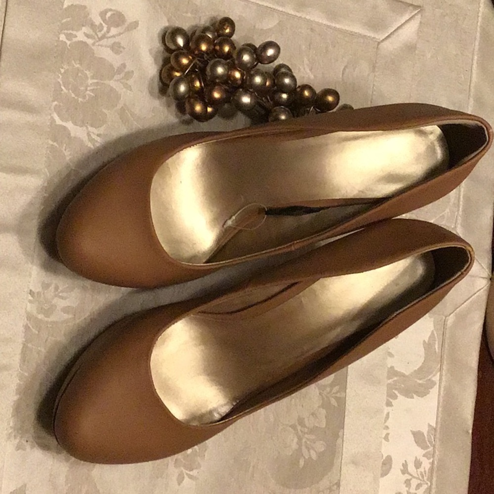 🎀Tan Round Toe Heels Women’s 11 M